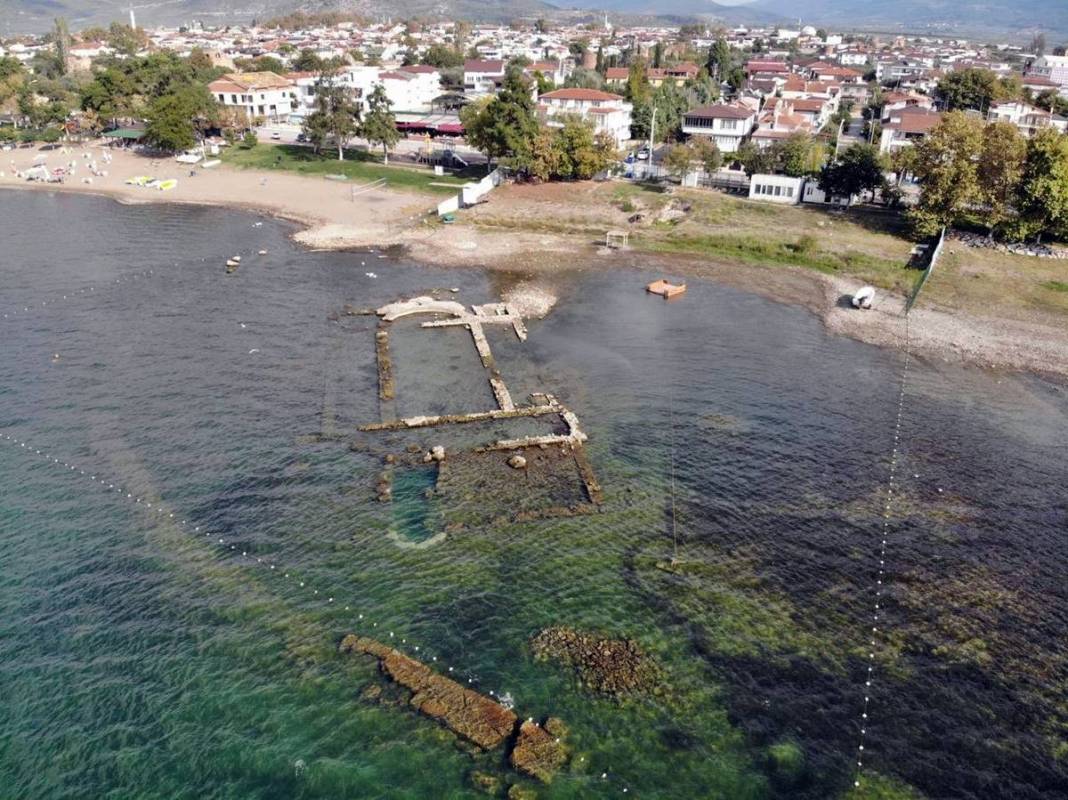 Kuraklık, iki bin yıllık tarihi eseri ortaya çıkardı 7